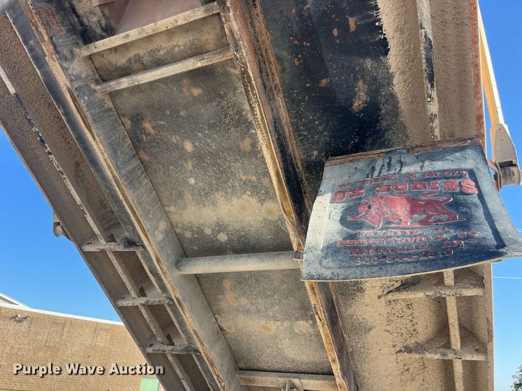 image for item LC9240 2010 International  7400 SFA dump truck