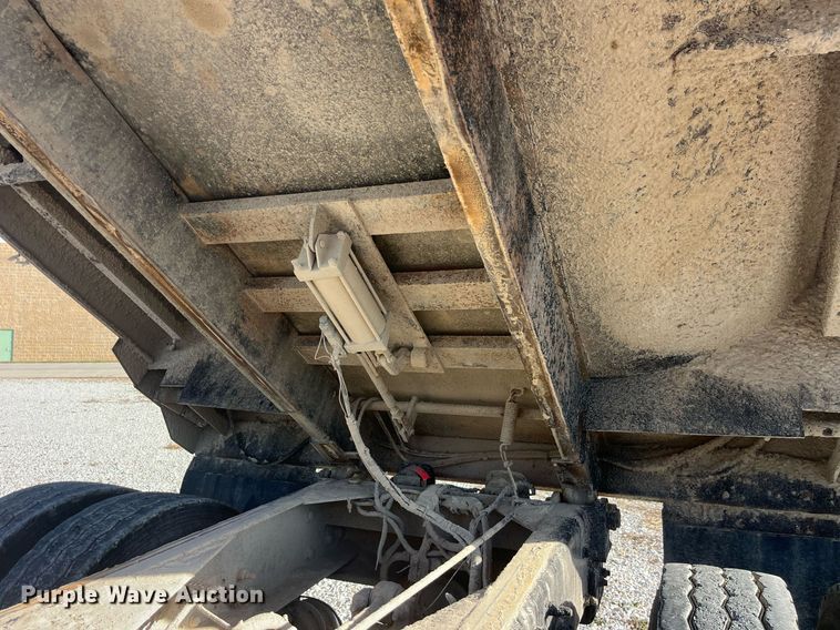 image for item LC9240 2010 International  7400 SFA dump truck