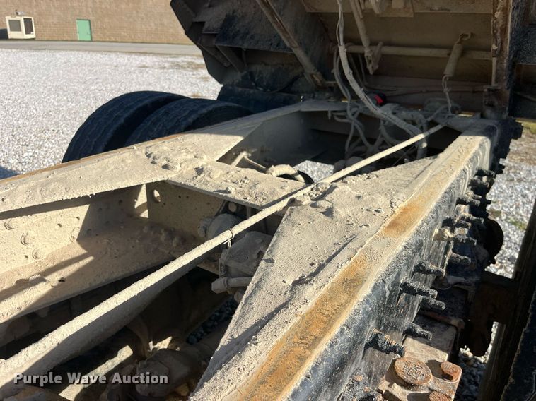 image for item LC9240 2010 International  7400 SFA dump truck