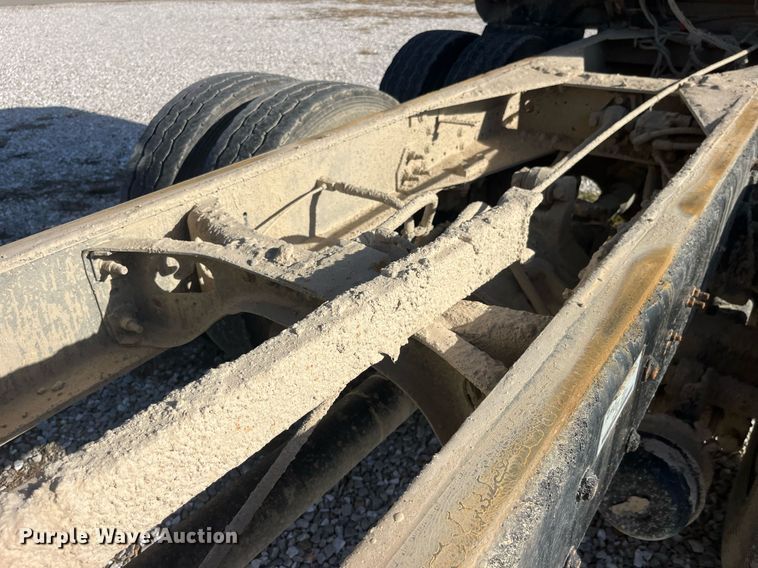 image for item LC9240 2010 International  7400 SFA dump truck