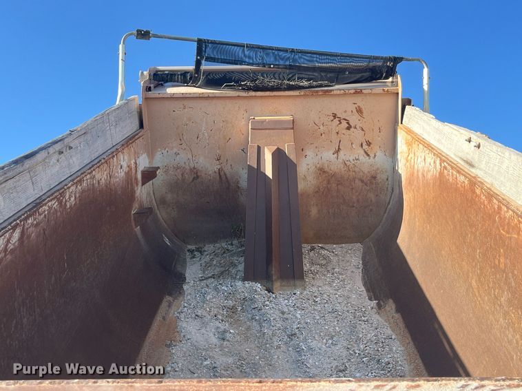 image for item LC9240 2010 International  7400 SFA dump truck