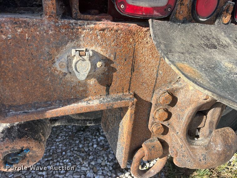 image for item LC9240 2010 International  7400 SFA dump truck