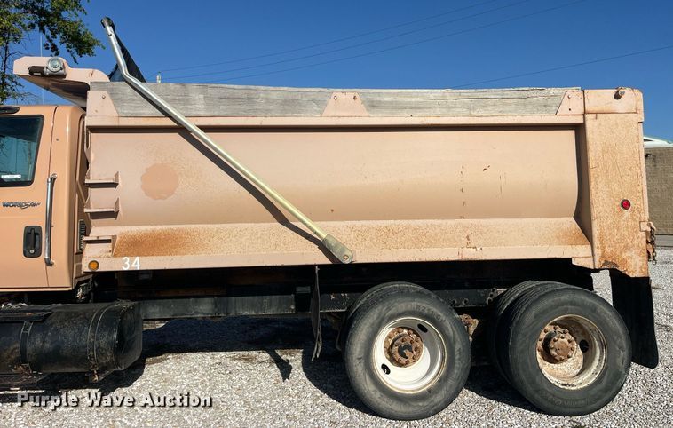 image for item LC9240 2010 International  7400 SFA dump truck