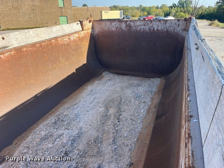 image for item LC9240 2010 International  7400 SFA dump truck