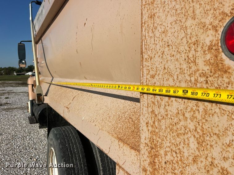 image for item LC9240 2010 International  7400 SFA dump truck