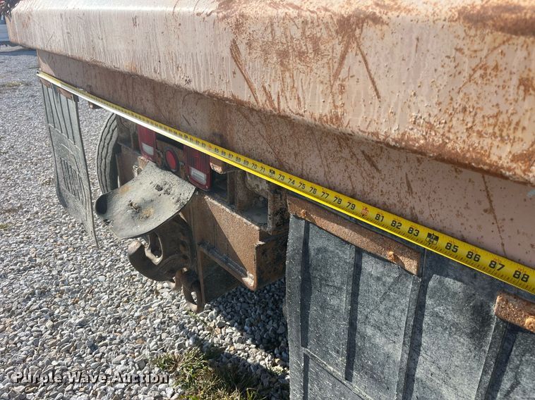 image for item LC9240 2010 International  7400 SFA dump truck