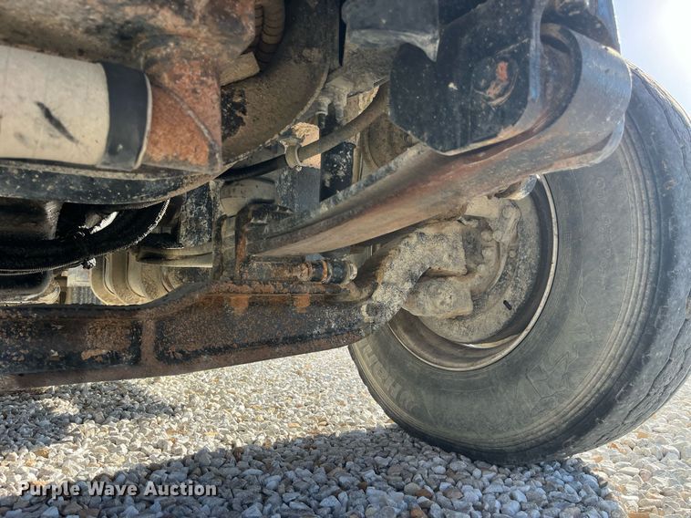 image for item LC9240 2010 International  7400 SFA dump truck