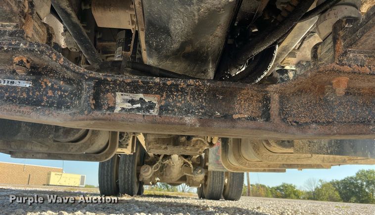 image for item LC9240 2010 International  7400 SFA dump truck