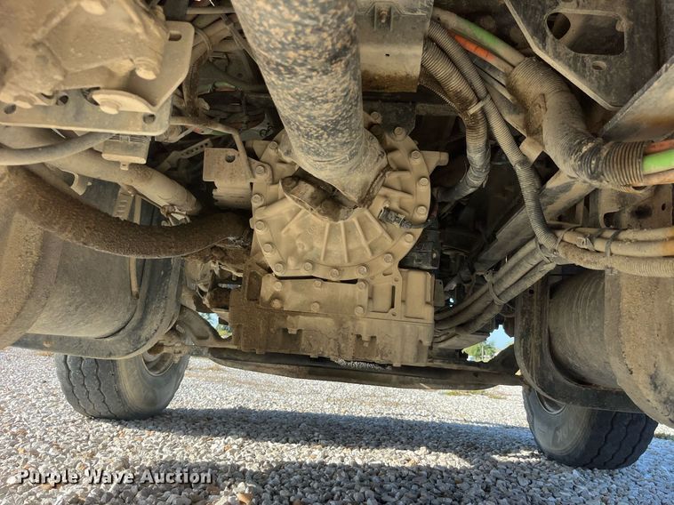 image for item LC9240 2010 International  7400 SFA dump truck