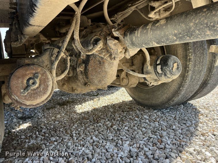 image for item LC9240 2010 International  7400 SFA dump truck