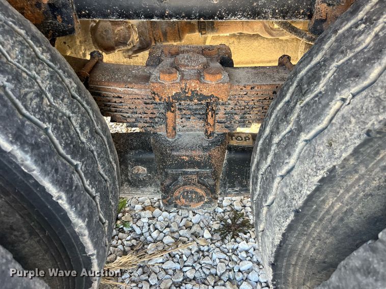 image for item LC9240 2010 International  7400 SFA dump truck