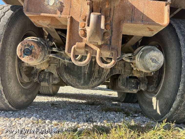 image for item LC9240 2010 International  7400 SFA dump truck