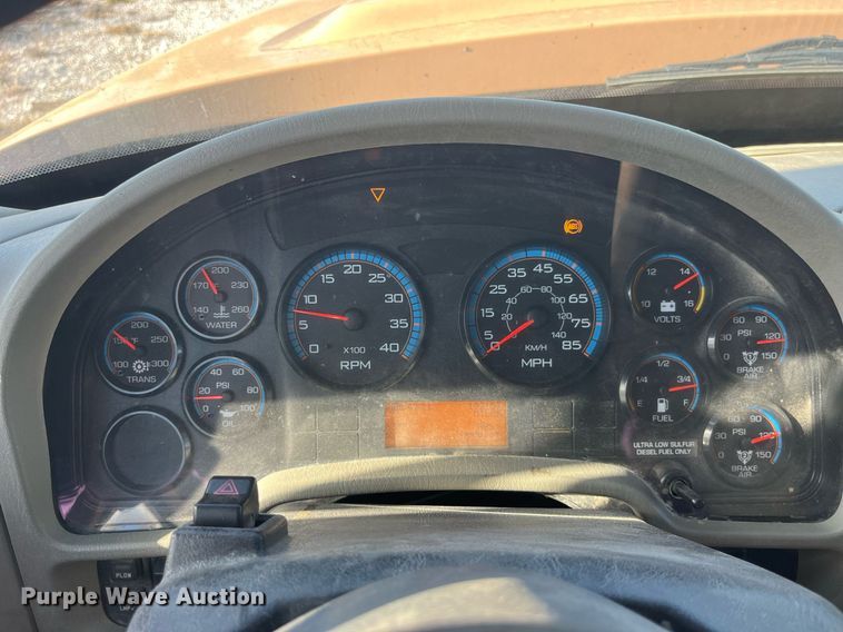 image for item LC9240 2010 International  7400 SFA dump truck