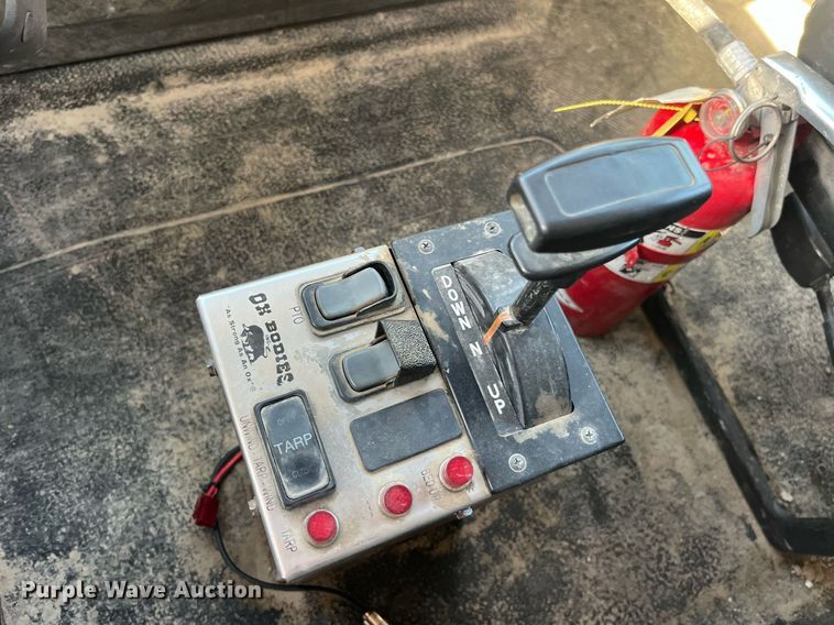 image for item LC9240 2010 International  7400 SFA dump truck