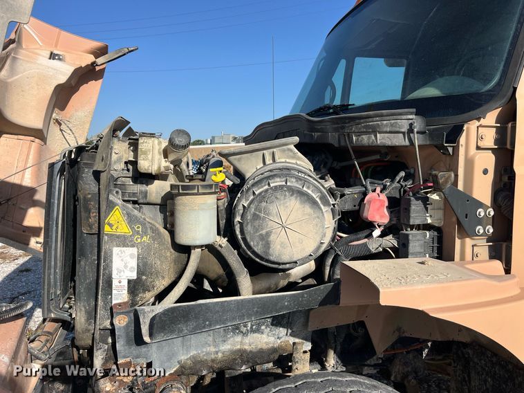 image for item LC9240 2010 International  7400 SFA dump truck