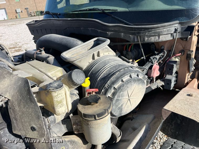 image for item LC9240 2010 International  7400 SFA dump truck