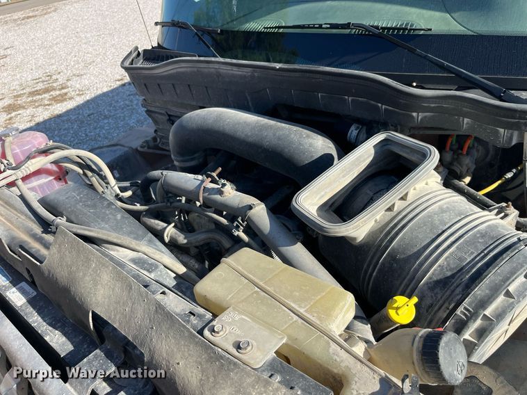 image for item LC9240 2010 International  7400 SFA dump truck