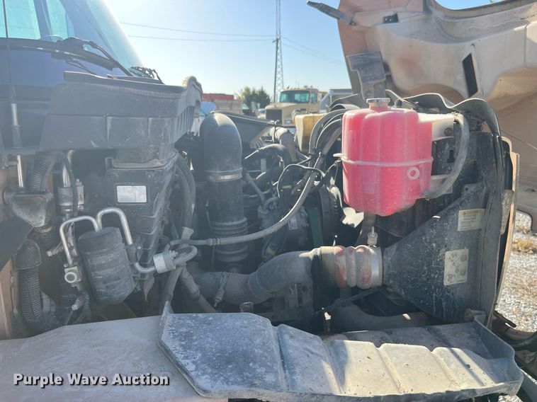 image for item LC9240 2010 International  7400 SFA dump truck