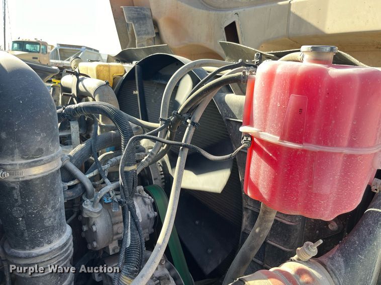 image for item LC9240 2010 International  7400 SFA dump truck