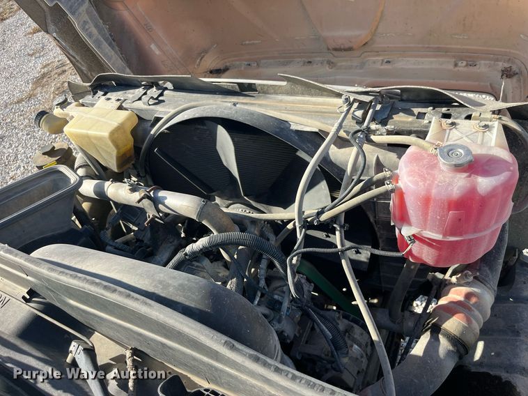 image for item LC9240 2010 International  7400 SFA dump truck