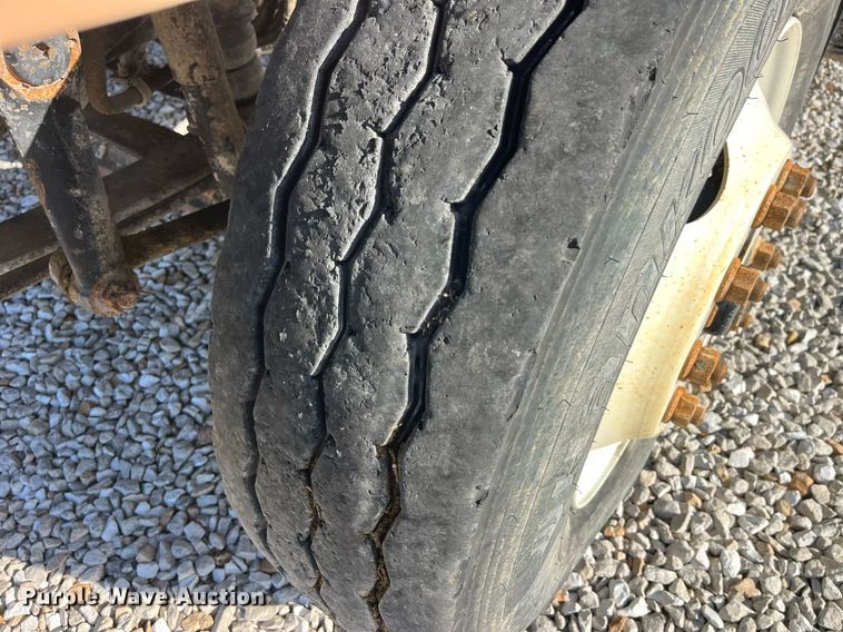 image for item LC9240 2010 International  7400 SFA dump truck