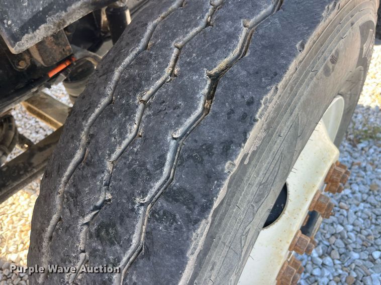 image for item LC9240 2010 International  7400 SFA dump truck