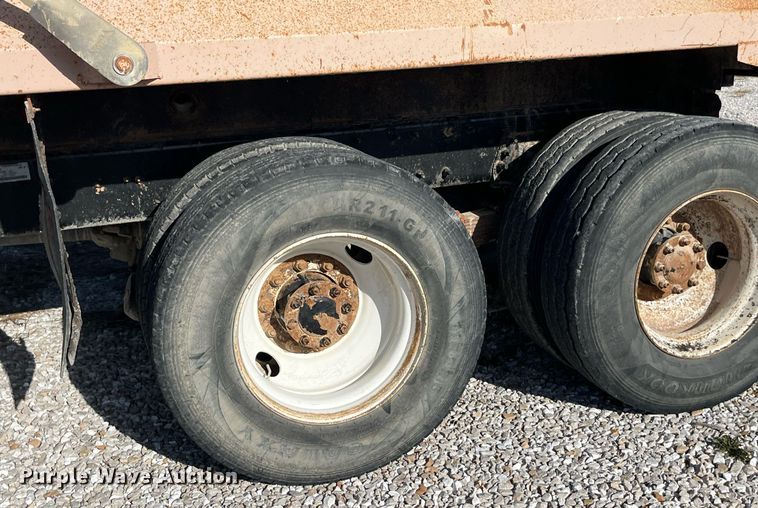 image for item LC9240 2010 International  7400 SFA dump truck