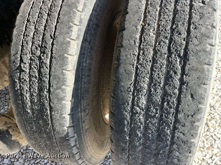 image for item LC9240 2010 International  7400 SFA dump truck