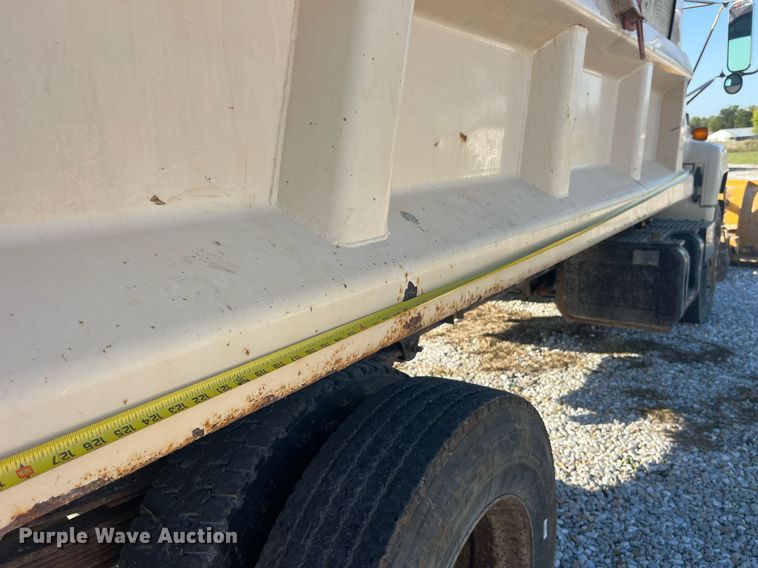 image for item LC9241 1998 Chevrolet  C7500 dump truck