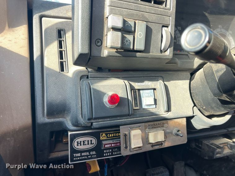 image for item LC9241 1998 Chevrolet  C7500 dump truck