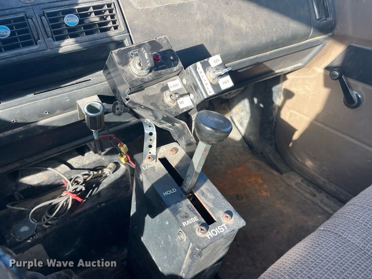 image for item LC9241 1998 Chevrolet  C7500 dump truck