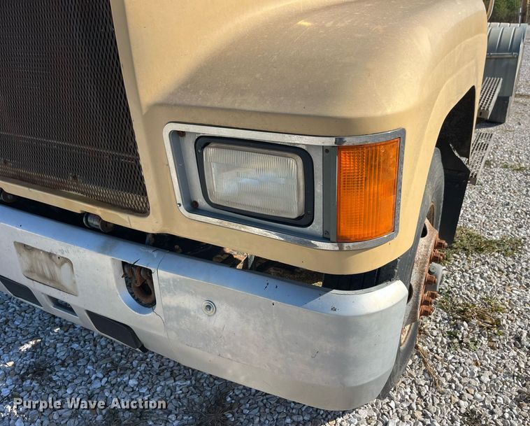 image for item LC9242 2001 MACK CH613 semi truck