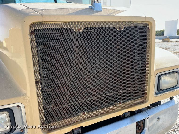 image for item LC9242 2001 MACK CH613 semi truck