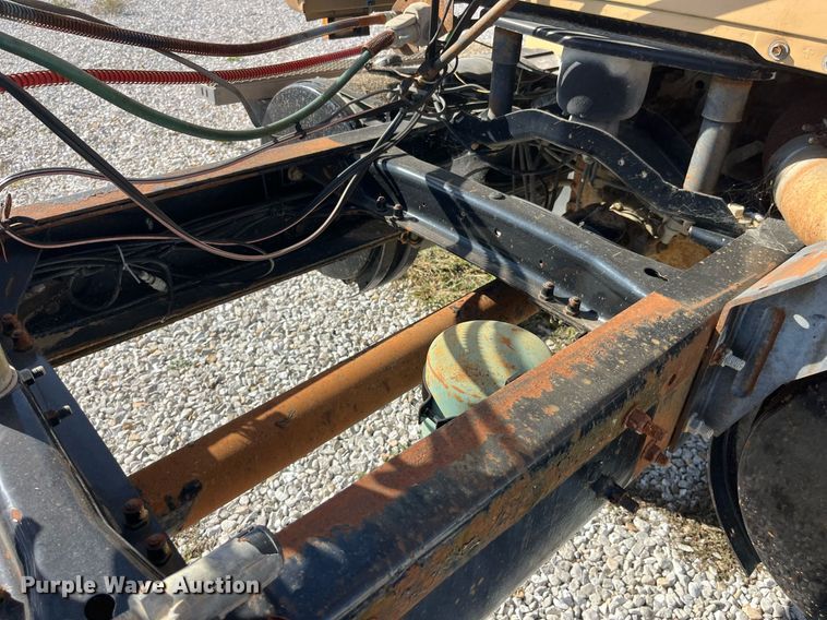 image for item LC9242 2001 MACK CH613 semi truck