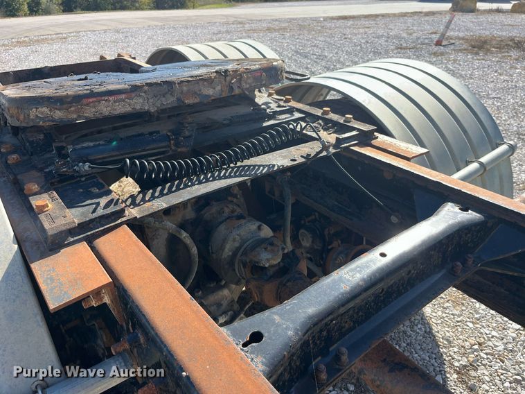 image for item LC9242 2001 MACK CH613 semi truck