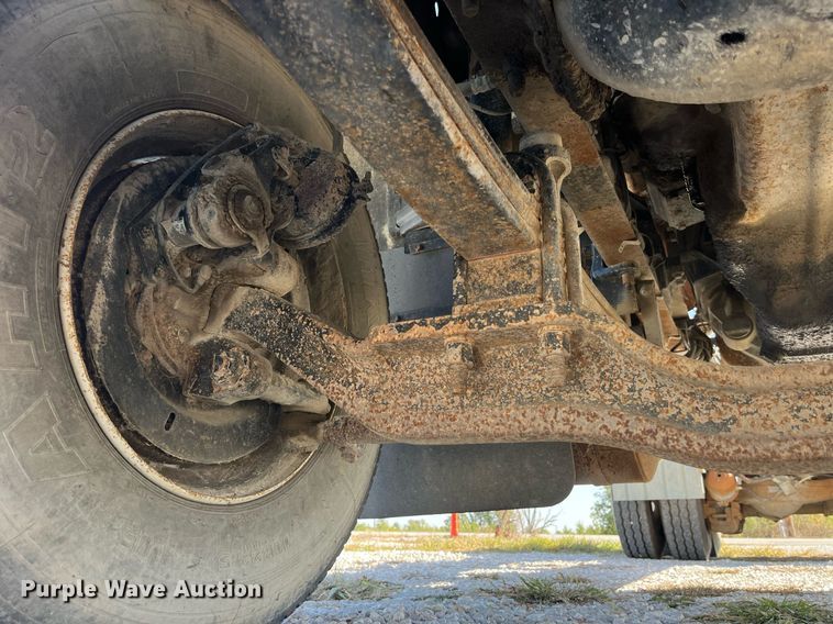 image for item LC9242 2001 MACK CH613 semi truck