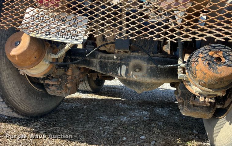 image for item LC9242 2001 MACK CH613 semi truck