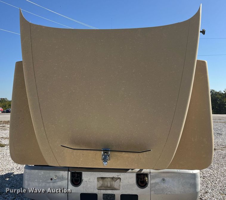 image for item LC9242 2001 MACK CH613 semi truck