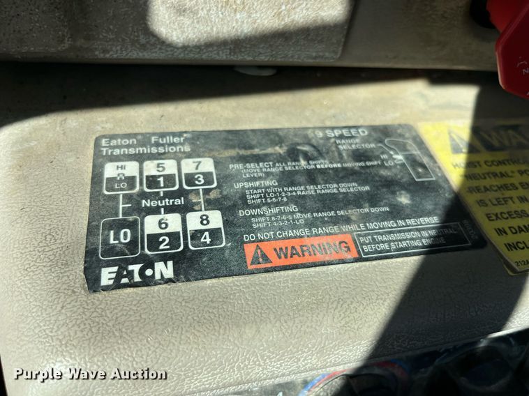 image for item LC9242 2001 MACK CH613 semi truck