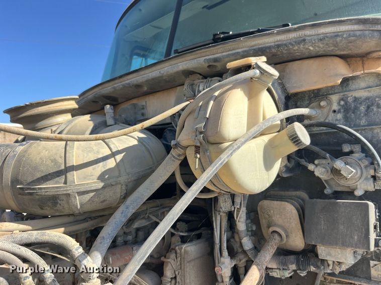 image for item LC9242 2001 MACK CH613 semi truck