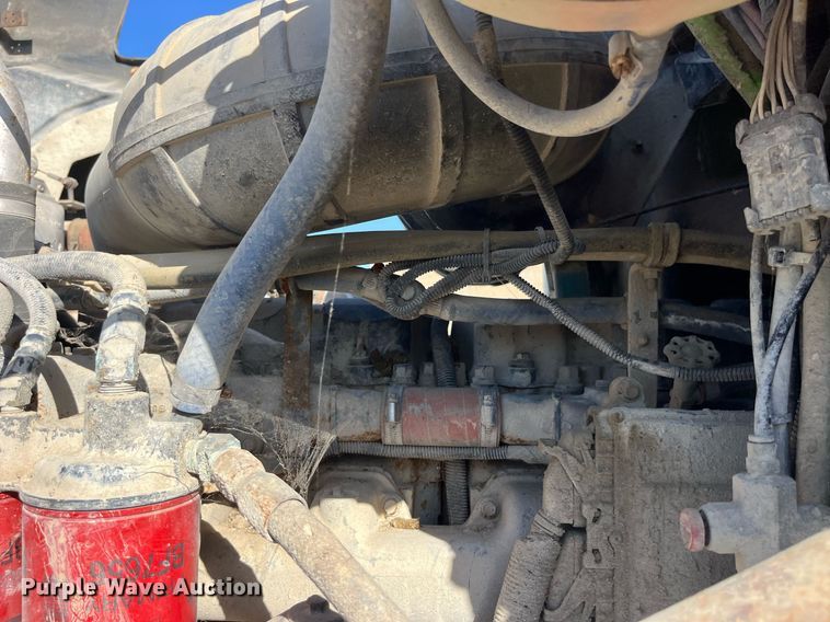 image for item LC9242 2001 MACK CH613 semi truck