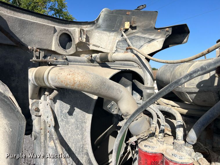 image for item LC9242 2001 MACK CH613 semi truck