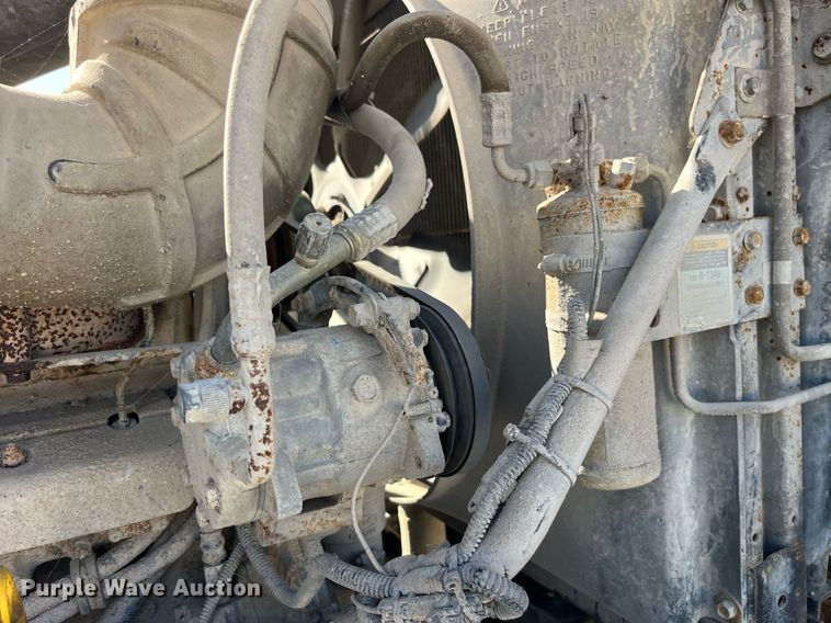 image for item LC9242 2001 MACK CH613 semi truck