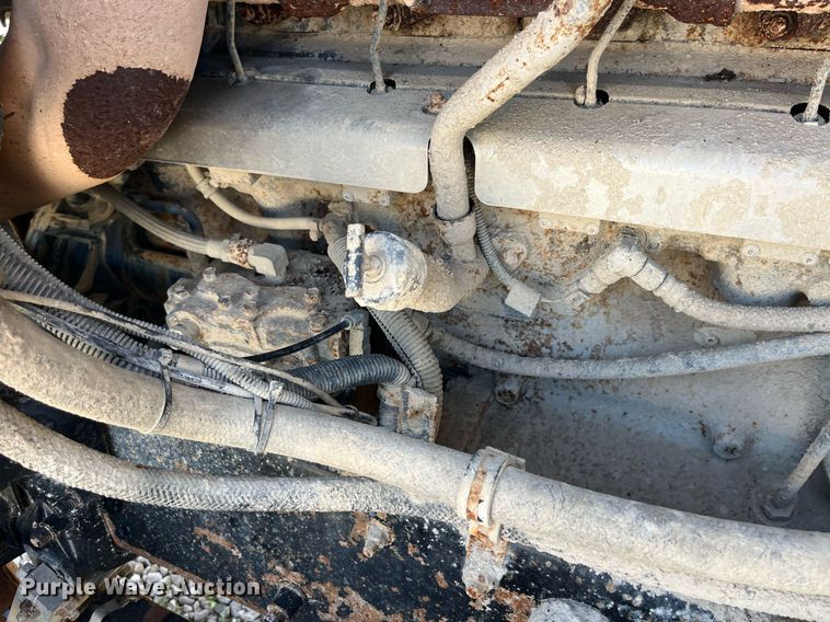 image for item LC9242 2001 MACK CH613 semi truck