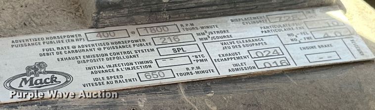 image for item LC9242 2001 MACK CH613 semi truck