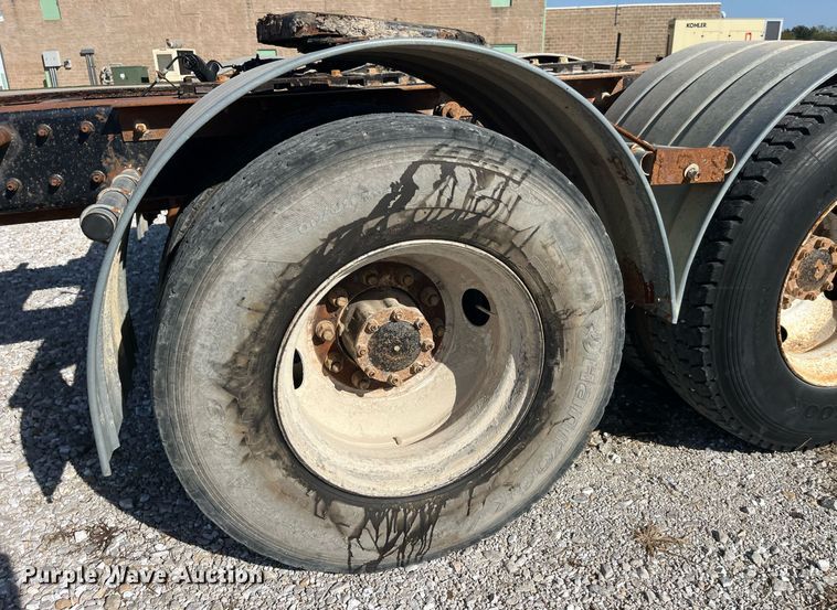 image for item LC9242 2001 MACK CH613 semi truck