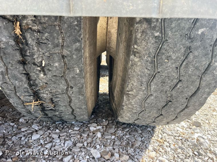 image for item LC9242 2001 MACK CH613 semi truck