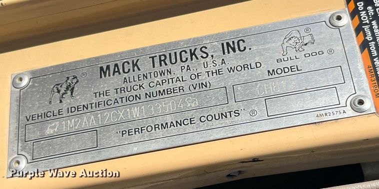 image for item LC9242 2001 MACK CH613 semi truck