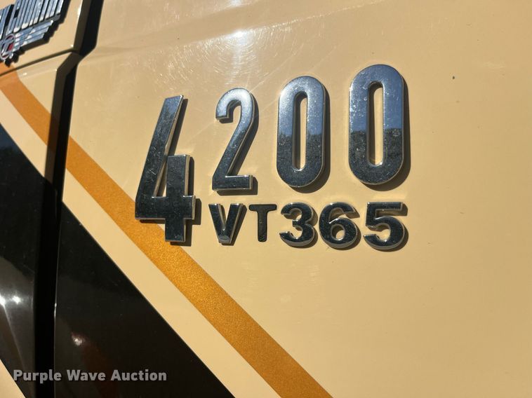 image for item LC9254 2004 International  4200 SBA truck cab and chassis