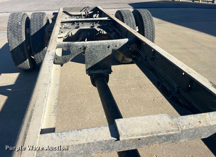 image for item LC9254 2004 International  4200 SBA truck cab and chassis